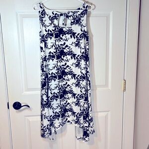 NWT August Silk Sleeveless Dresss Black White Floral Asymmetrical Hemline Wom S